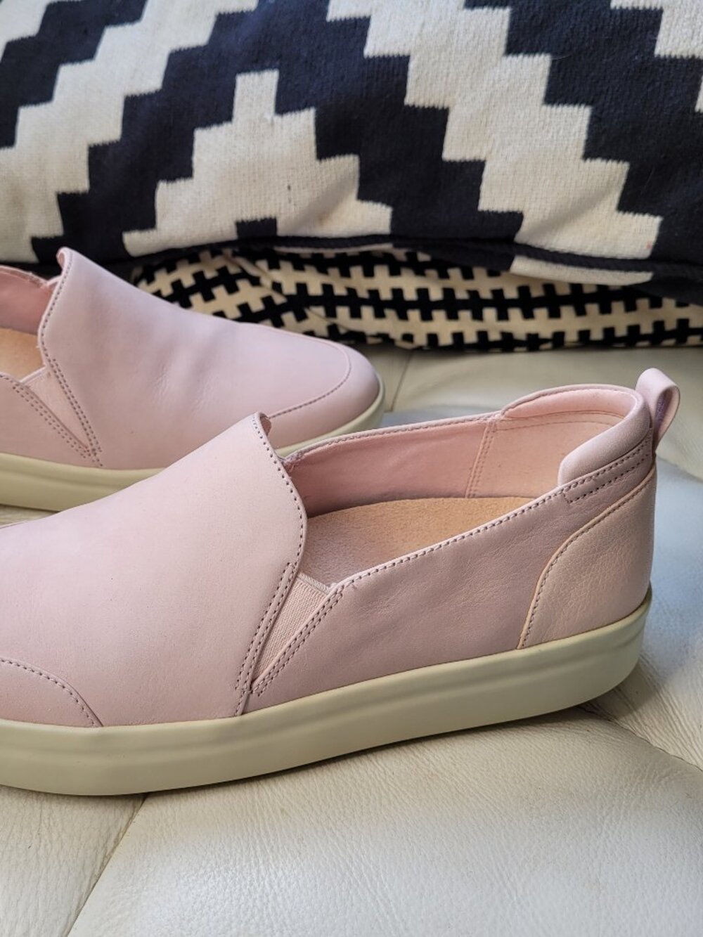 Vionic slip-ons - Picture 3 of 8